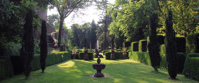 Burgpark Lichtachse kl schmal